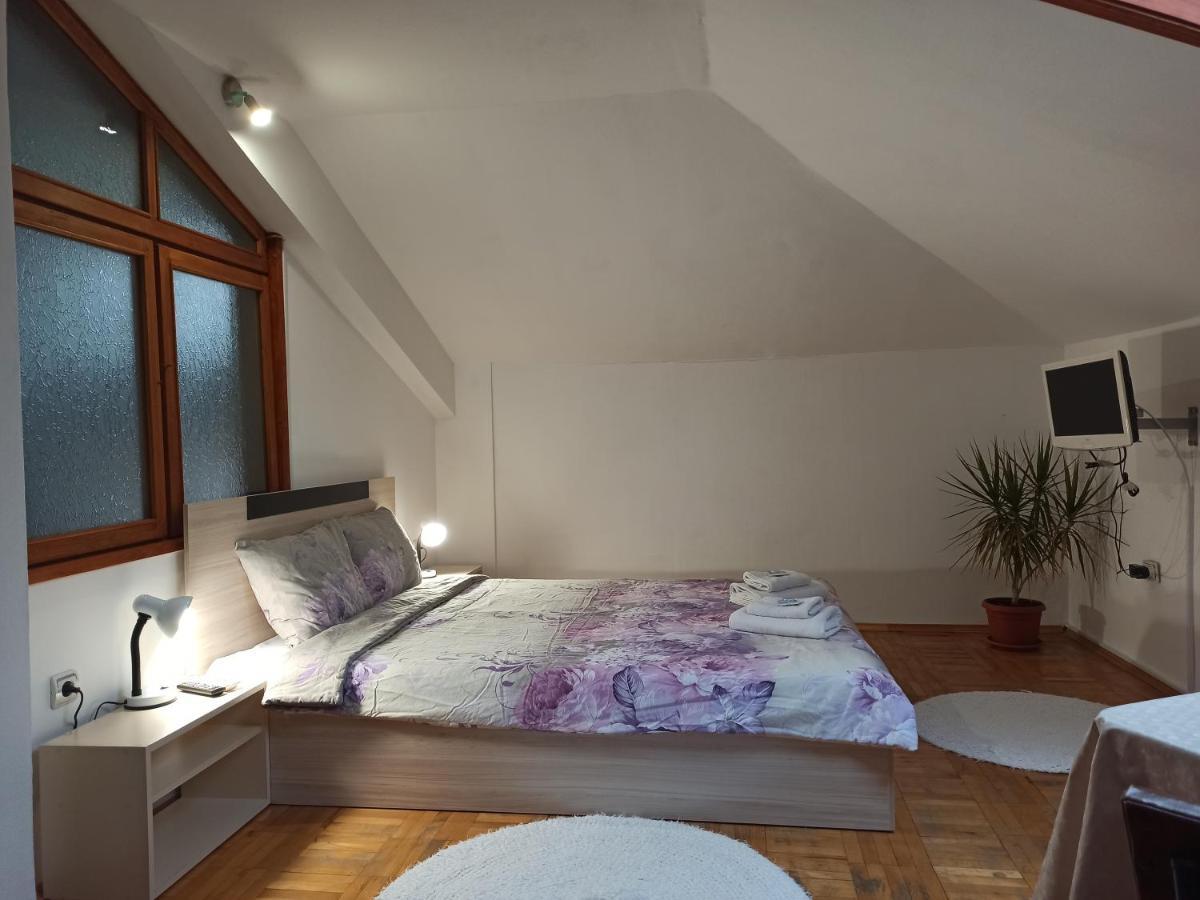 Guest House Ganovi Kalofer Exterior photo